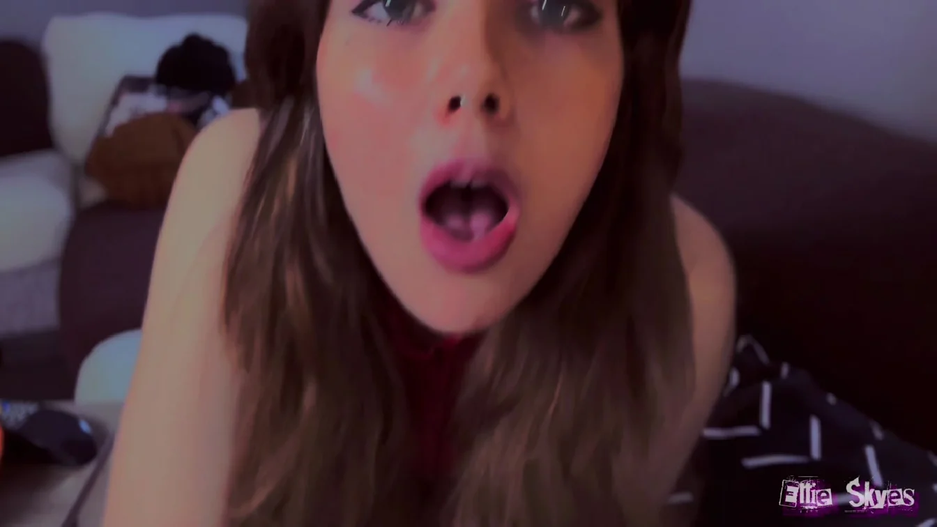 ManyVids Ellie Skyes Trick Or Treat With Mommy XXX